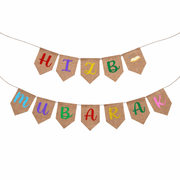 Hizb Mubarak Slinger – Jute Banner met Kleurrijke Letters | Feestelijke en Spirituele Decoratie