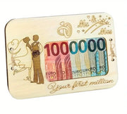 Houten Geldhouder “Your First Million” – Origineel Huwelijkscadeau
