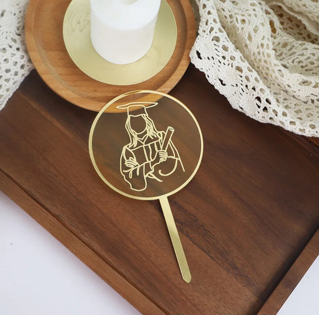 Gouden Graduation Cake Topper – Perfect voor Afstuderen en Diploma-uitreikingen!